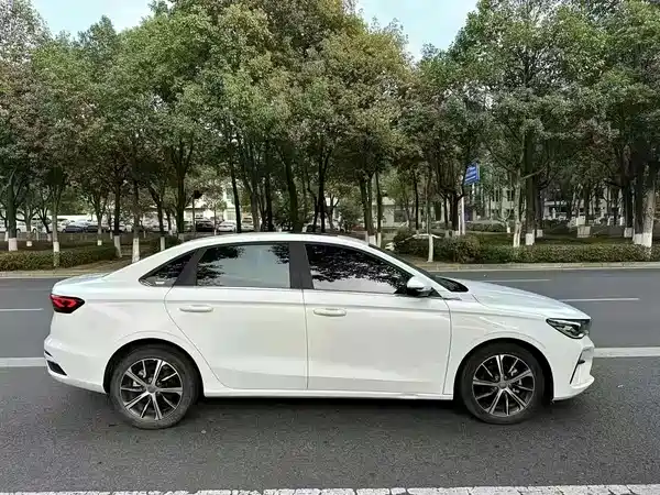 Geely Emgrand 2023