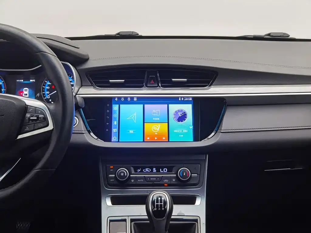 Geely Emgrand 2019 — фото 12