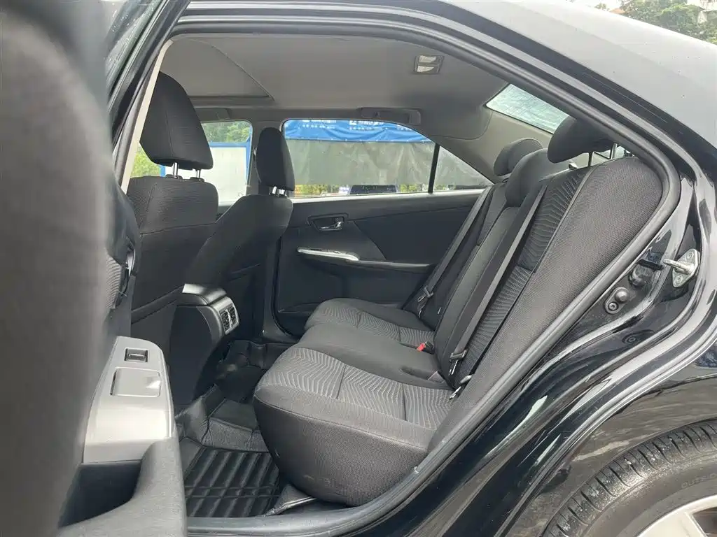 Toyota Camry 2014 — фото 12