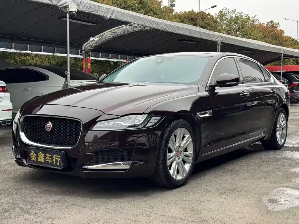 Jaguar XFL 2017 — фото 1