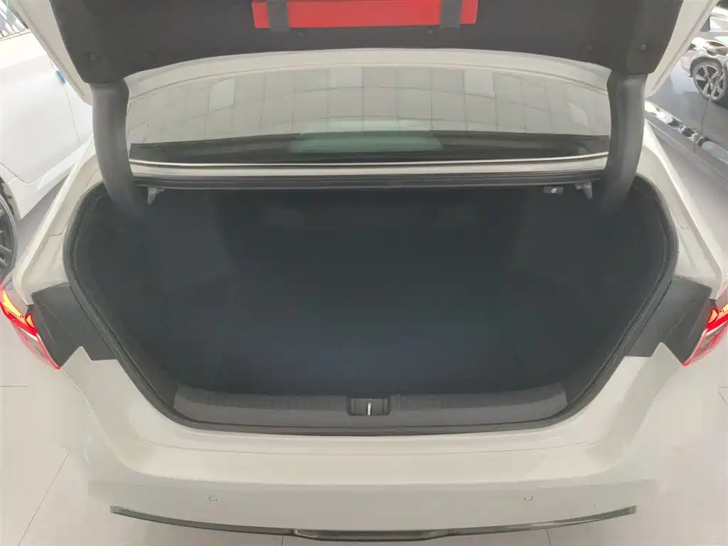 Honda Inspire 2025 — фото 19