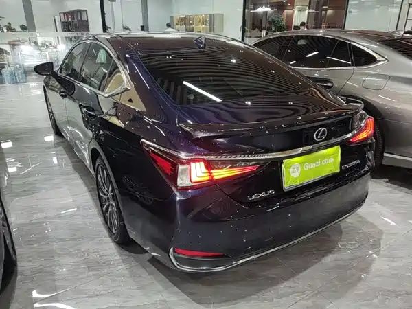 Lexus ES 2020