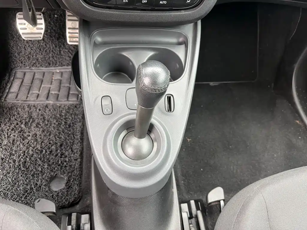 smart Fortwo 2015 — фото 12