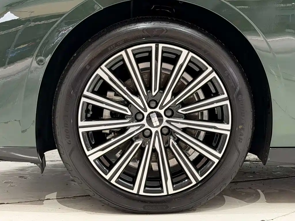 Geely Galaxy Starshine 8 2025 — фото 11