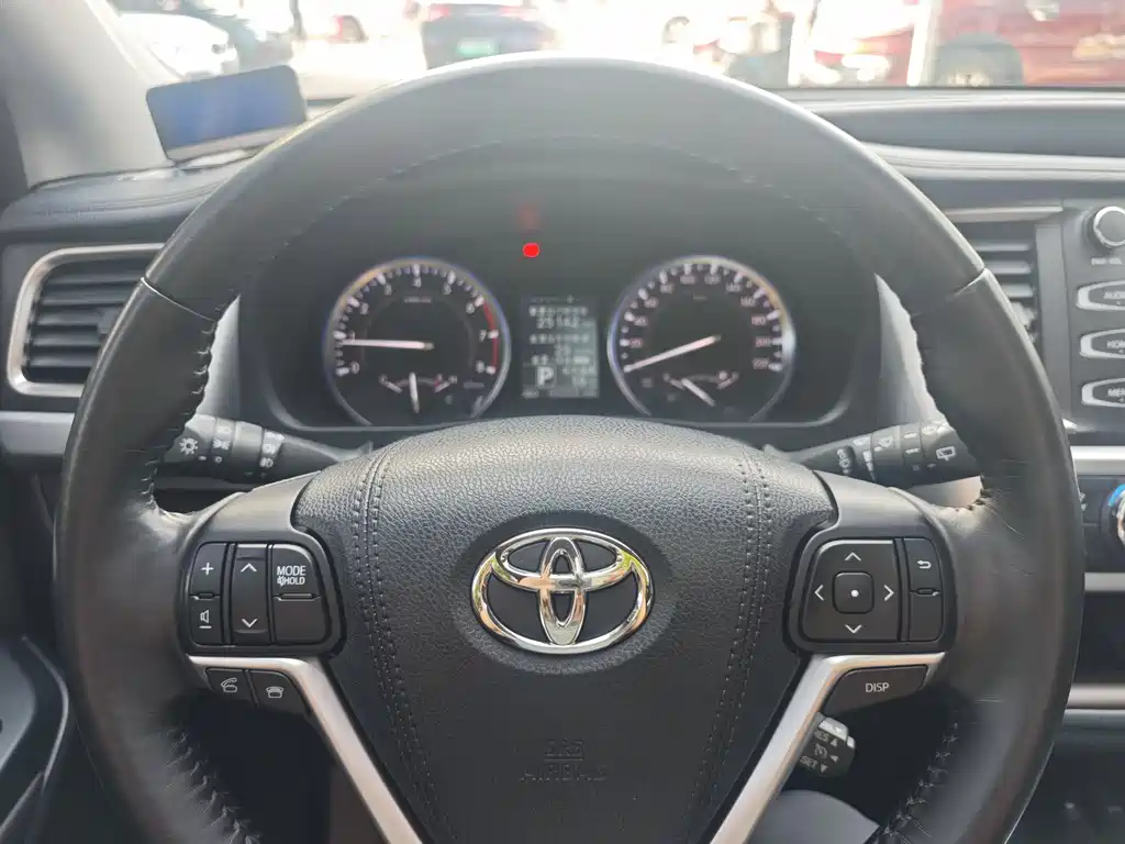 Toyota Highlander 2017 — фото 11