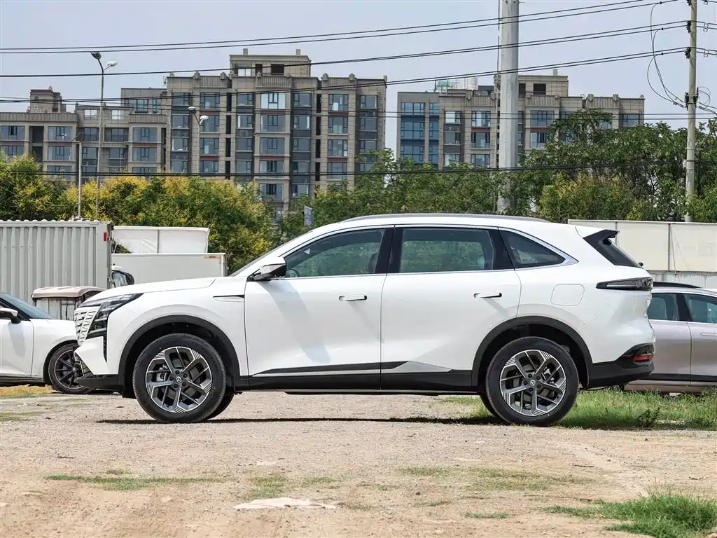 Changan CS75PLUS 2025 — фото 7