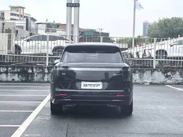 Lynk & Co 900 2025