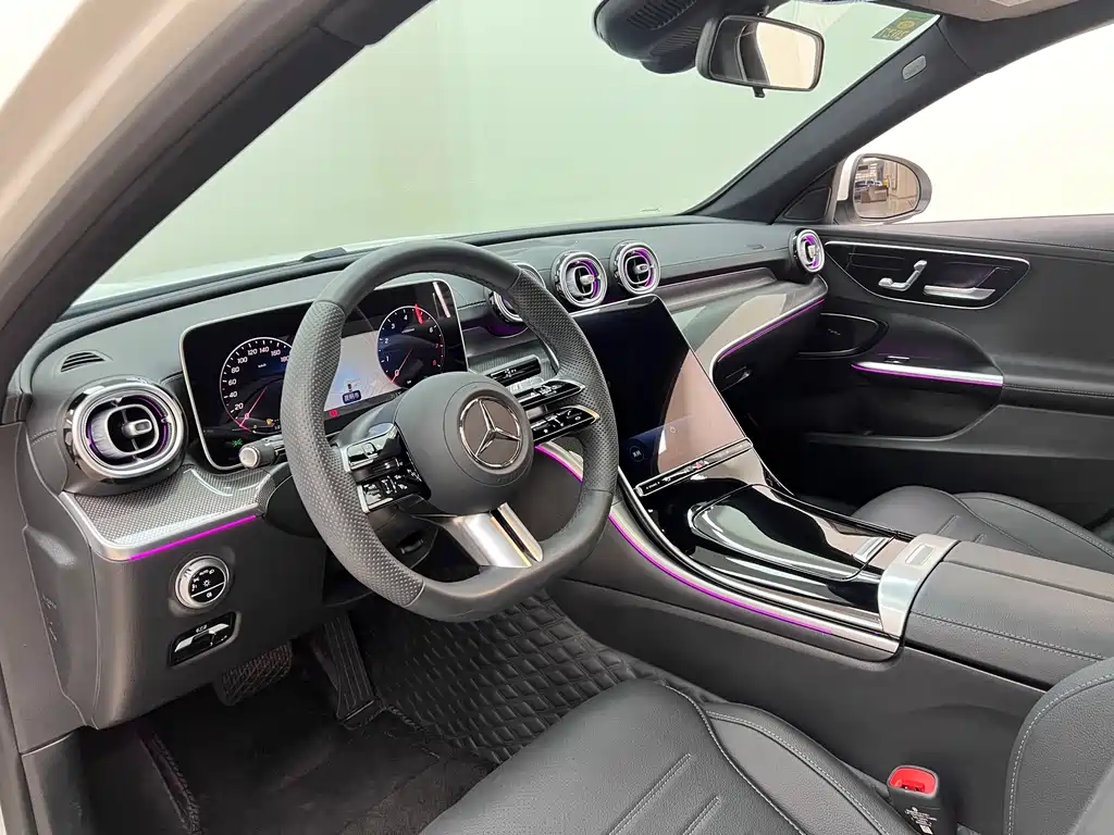 Mercedes-Benz C-Class 2025 — фото 15