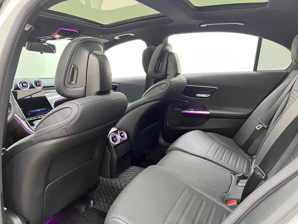 Mercedes-Benz C-Class 2025 — фото 18