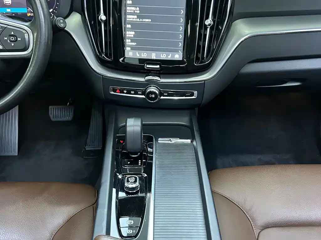 Volvo XC60 2024 — фото 4