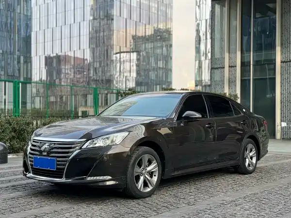 Toyota Crown 2015