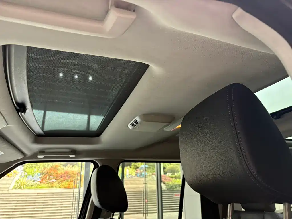 Land Rover Discovery 2017 — фото 21