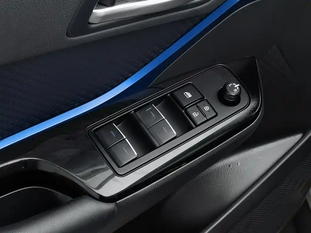 Toyota C-HR 2022 — фото 9