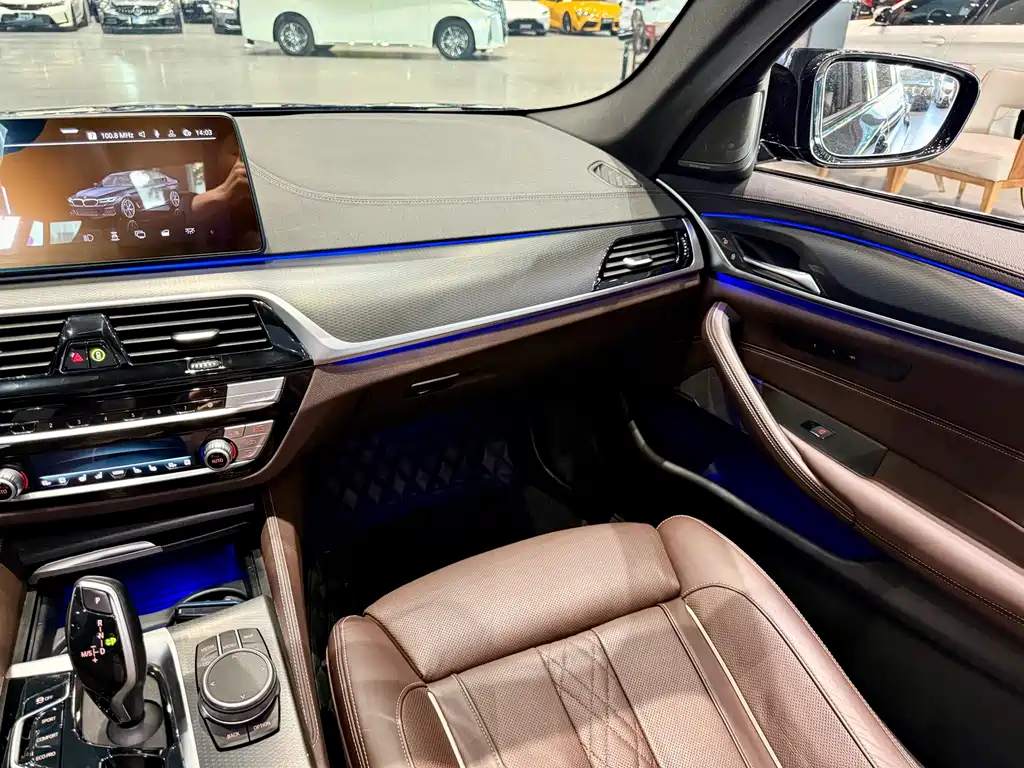 BMW 5 Series 2020 — фото 12