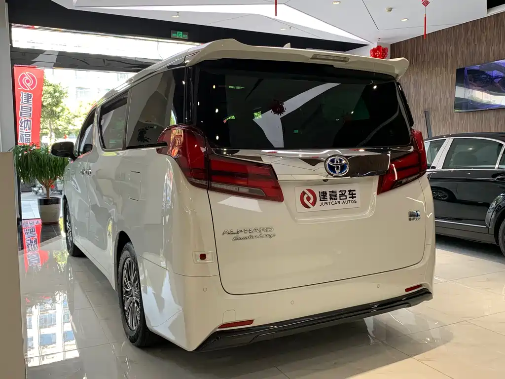 Toyota Alphard 2022 — фото 3