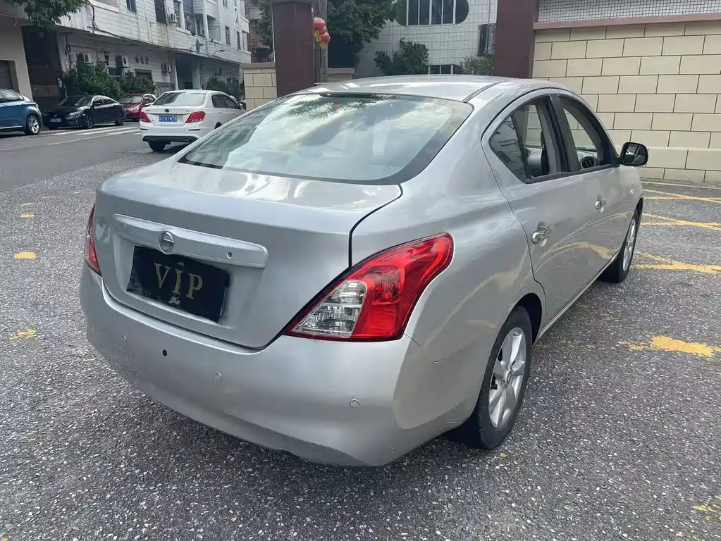 Nissan Sunny 2011 — фото 5