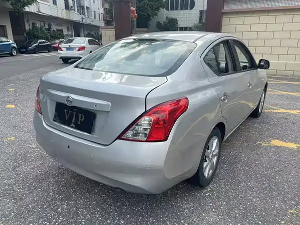 Nissan Sunny 2011
