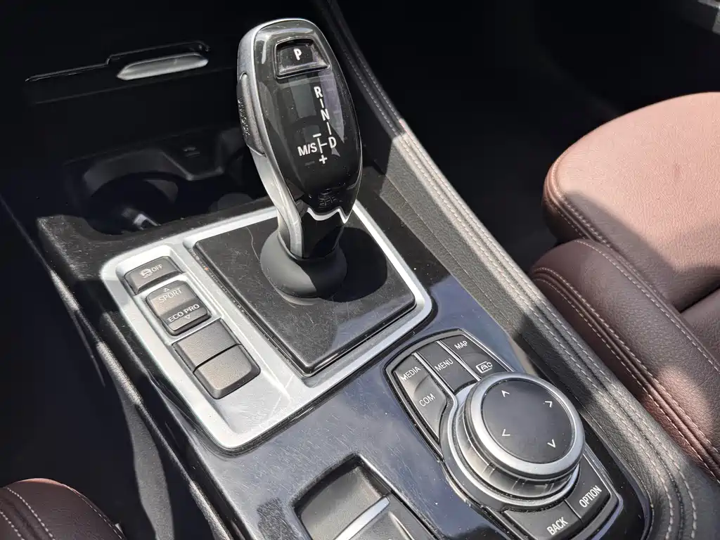 BMW 1 Series 2022 — фото 10
