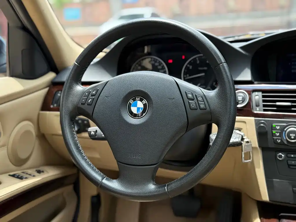 BMW 3 Series 2010 — фото 20