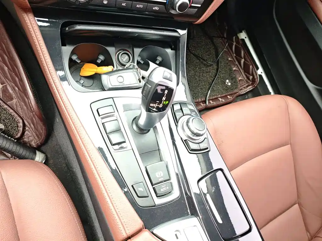 BMW 5 Series 2016 — фото 10