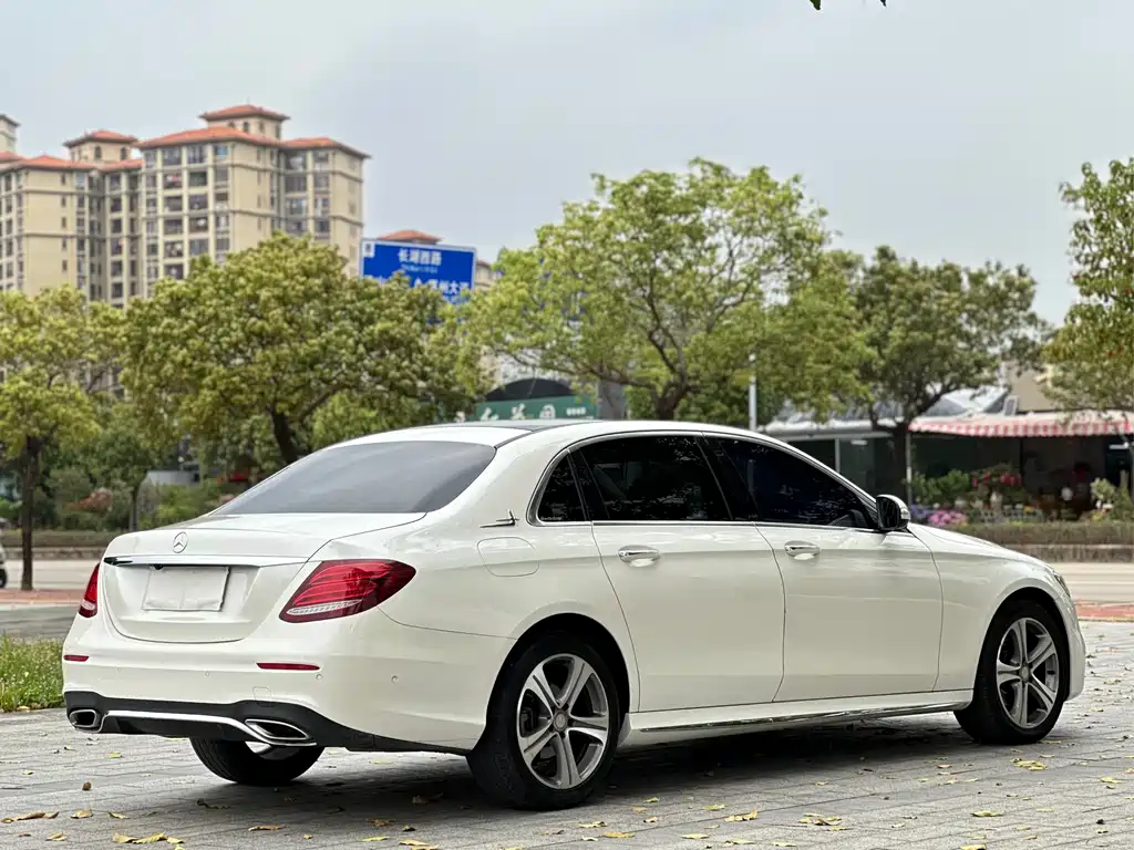 Mercedes-Benz E-Class 2017 — фото 15