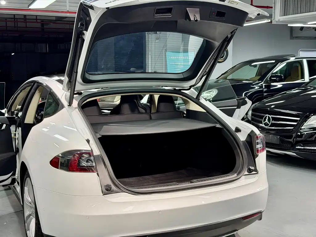 Tesla Model S 2016 — фото 11