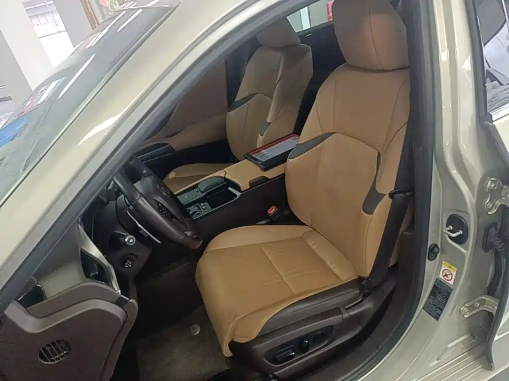 Lexus ES 2018 — фото 15