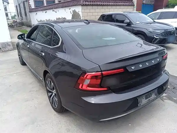 Volvo S90 Plug-In Hybrid 2022