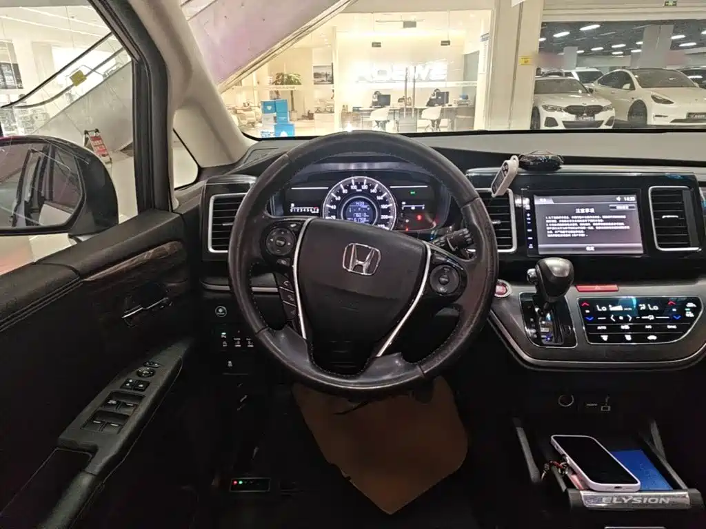 Honda Elysion 2018 — фото 11