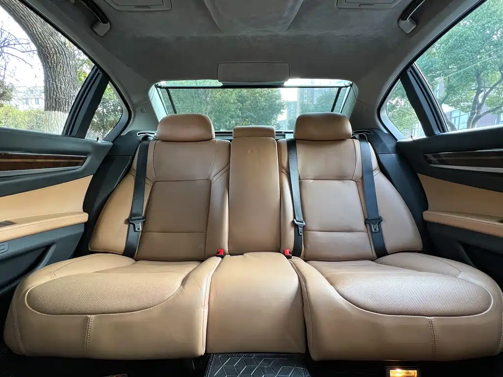 BMW 7 Series 2012 — фото 13