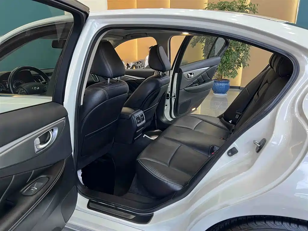 Infiniti Q50L 2017