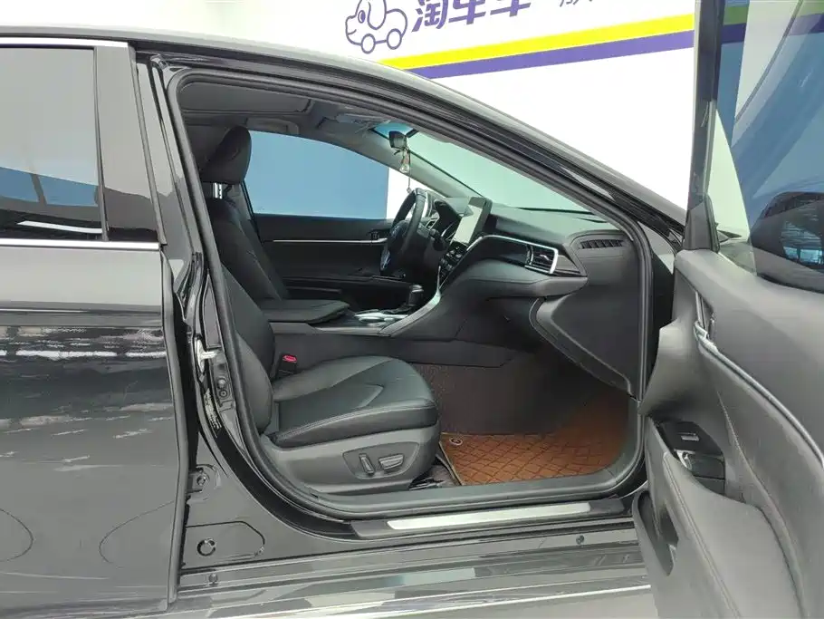 Toyota Camry 2023 — фото 8