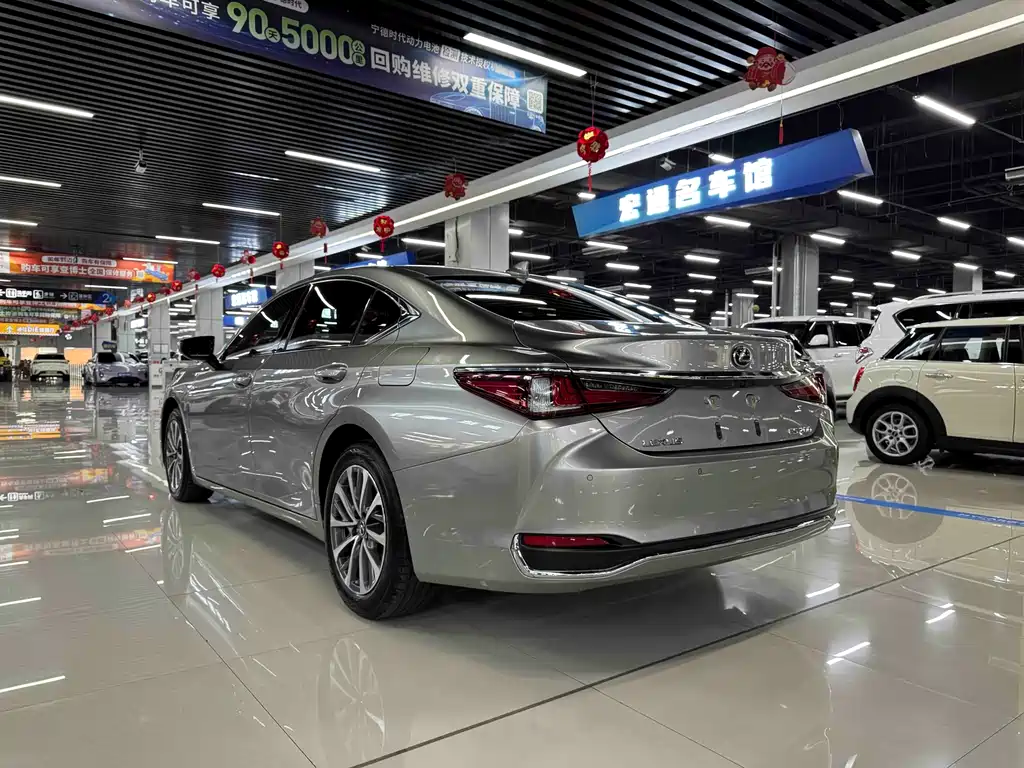 Lexus ES 2023 — фото 7