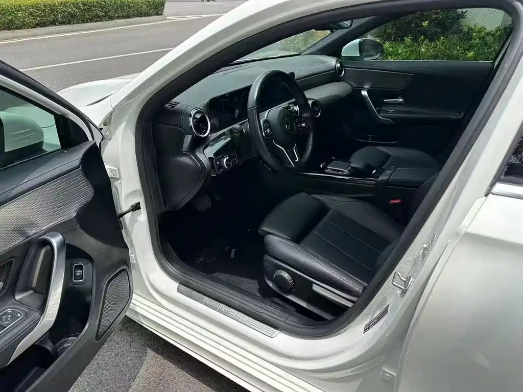 Mercedes-Benz A-Class 2020 — фото 3