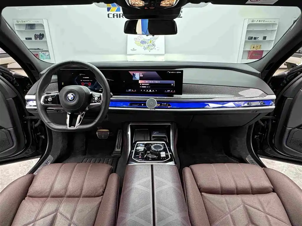 BMW i7 2023 — фото 11