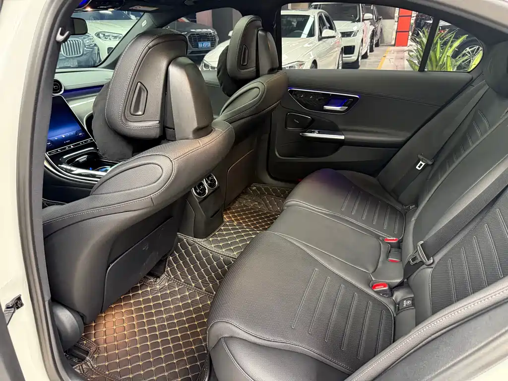 Mercedes-Benz C-Class 2023 — фото 10