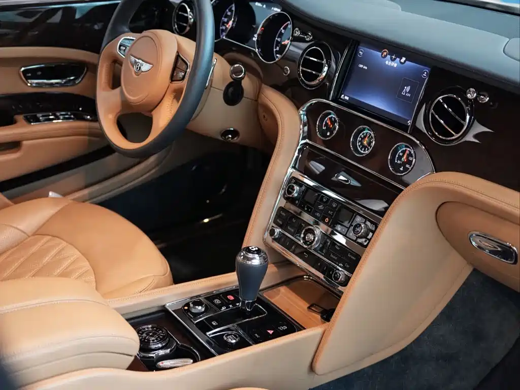 Bentley Mulsanne 2017 — фото 13