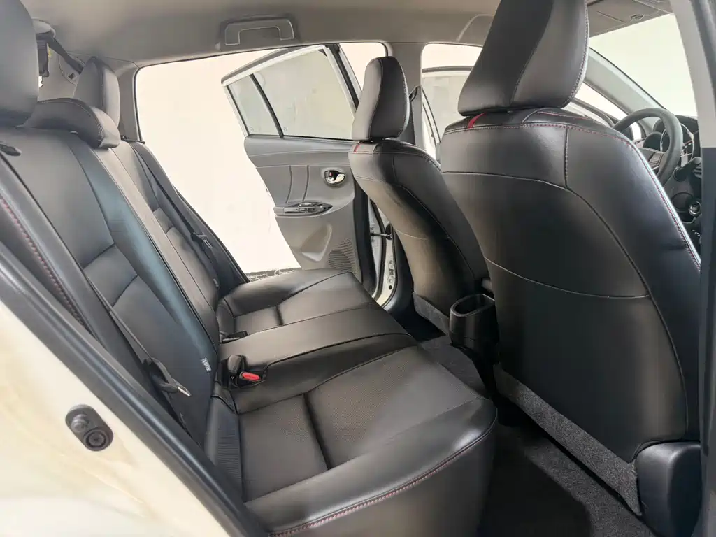 Toyota Yaris L 2023 — фото 11