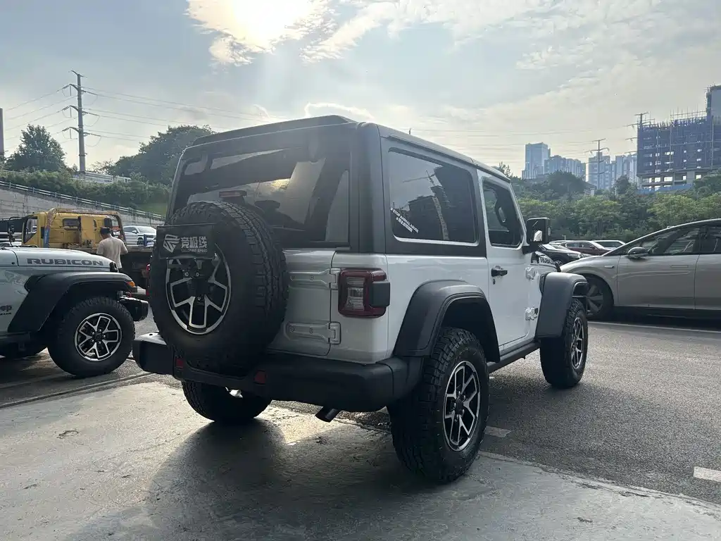 Jeep Wrangler 2025 — фото 15