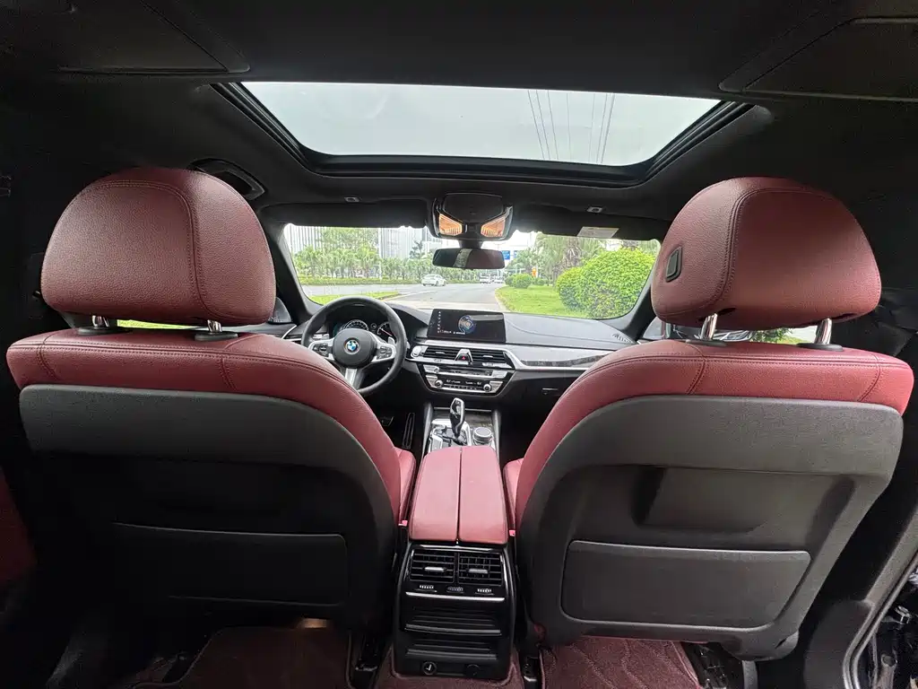 BMW 5 Series 2018 — фото 13