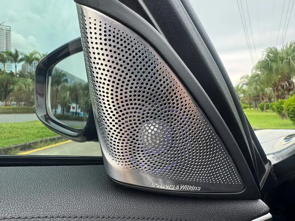 BMW 5 Series 2018 — фото 17