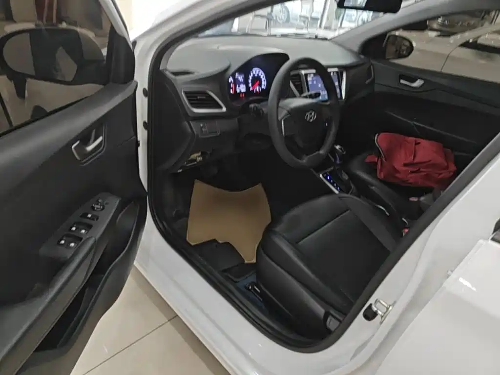 Hyundai Verna 2019 — фото 16