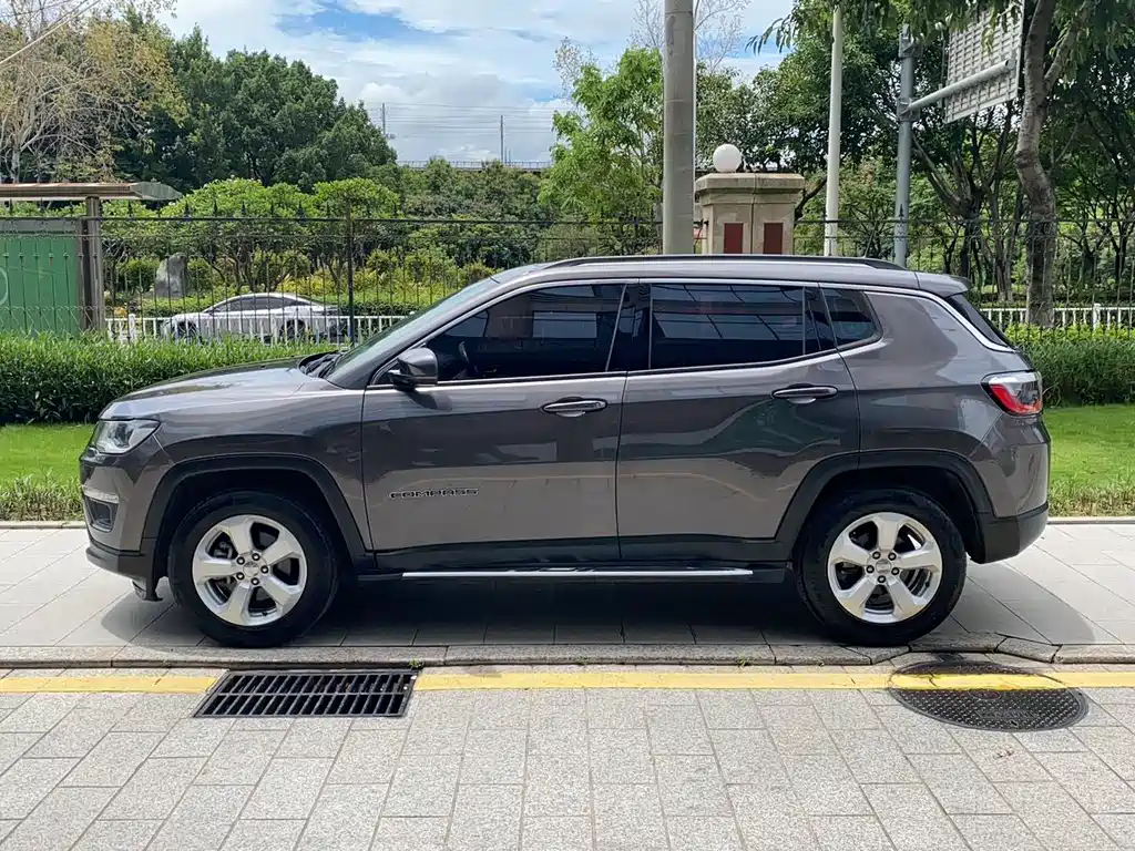 Jeep Compass 2017 — фото 8