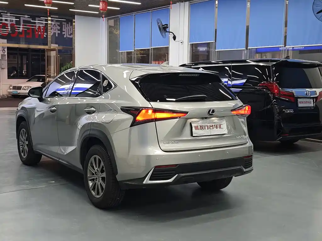 Lexus NX 2021 — фото 13