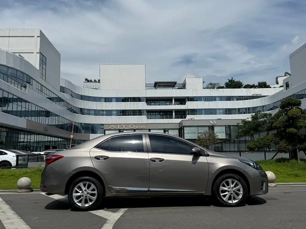 Toyota Corolla 2015 — фото 13