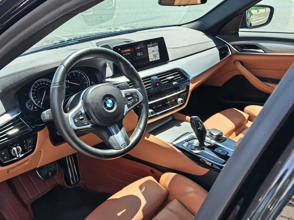 BMW 5 Series 2018 — фото 7