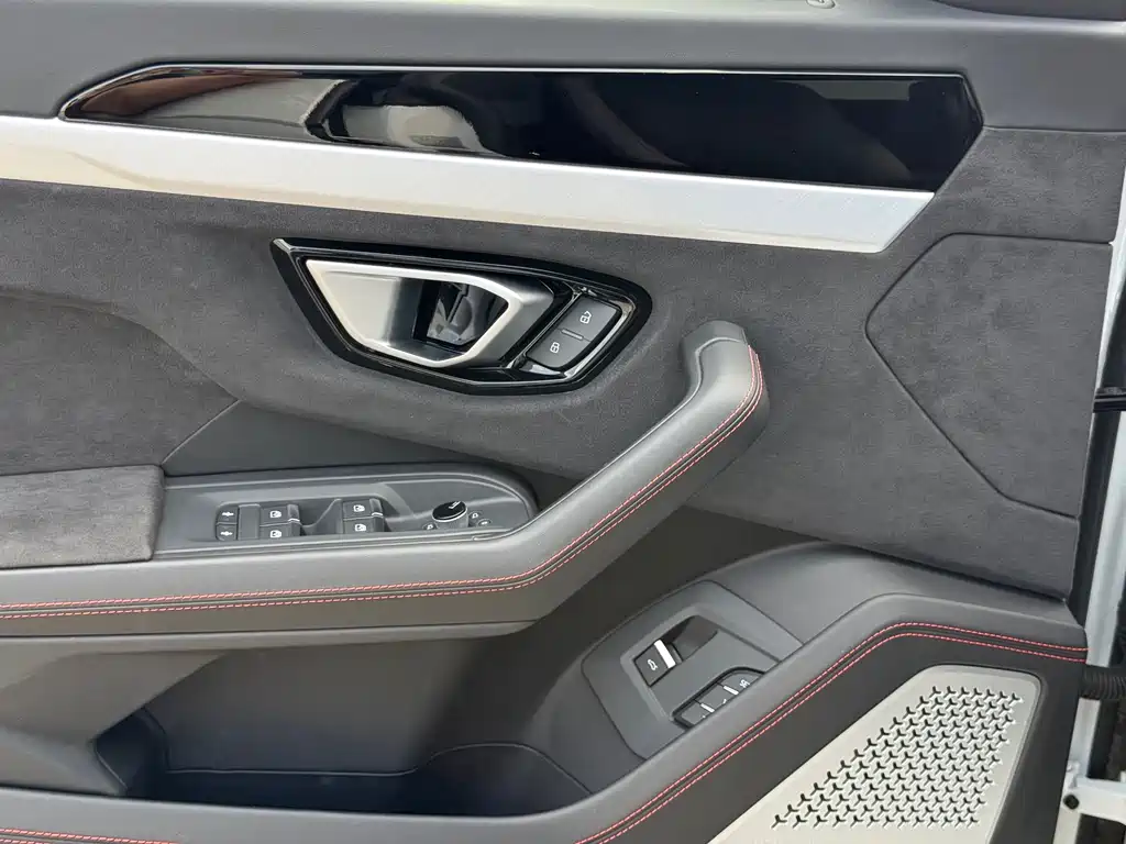 Lamborghini Urus 2019 — фото 24