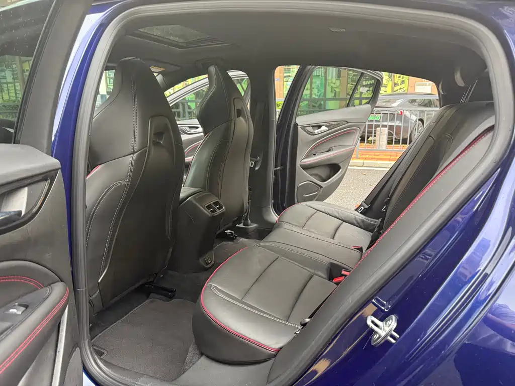 Buick Regal 2018 — фото 15