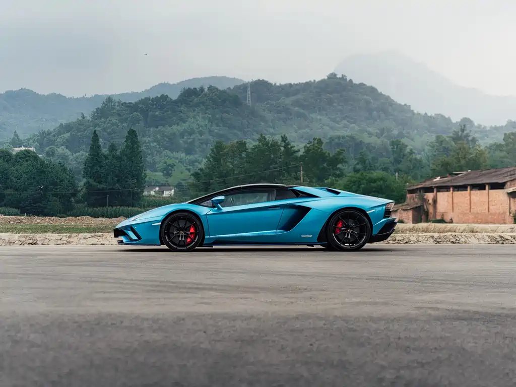Lamborghini Aventador 2019 — фото 9