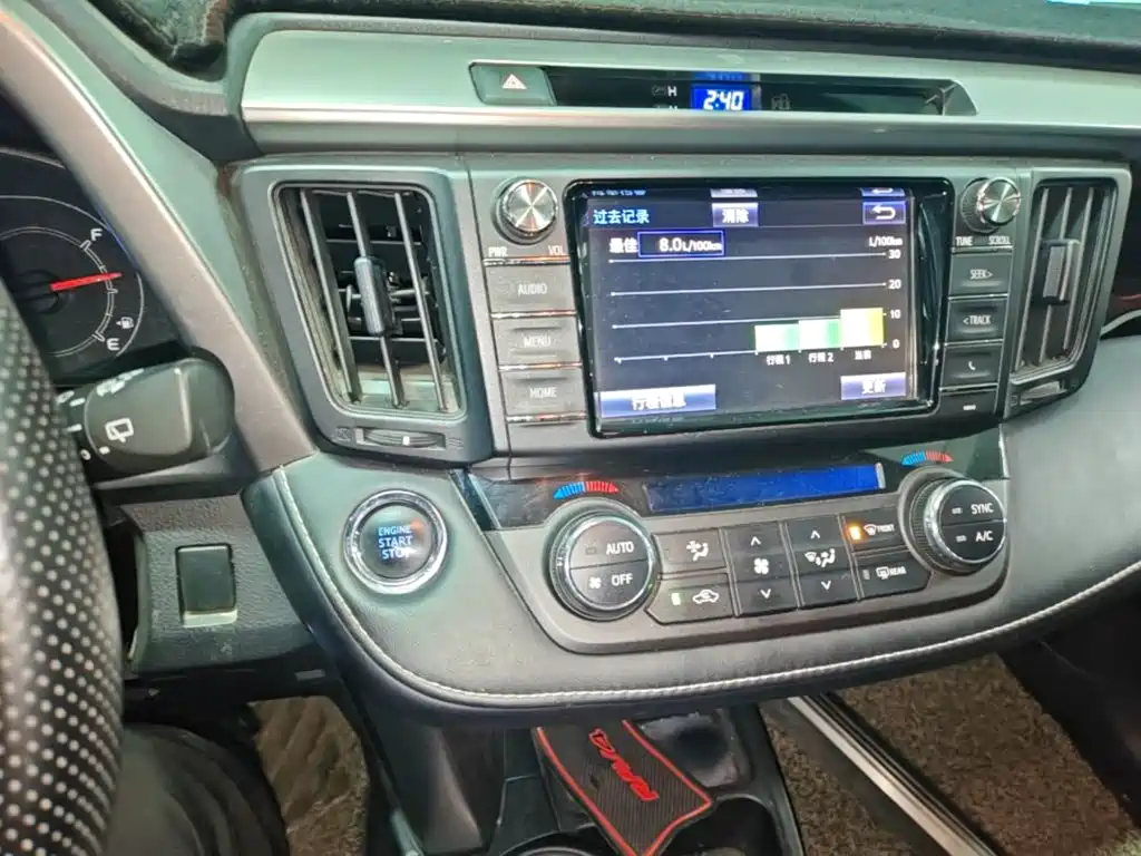 Toyota RAV4 2018 — фото 13